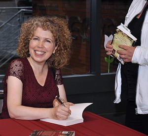 Teresa-Flavin-book-signing-1